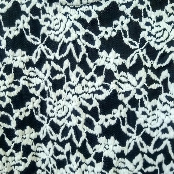 Avenue's Black Lace Long Sleeved Top with White Floral Designs (Size: 18-20) - Picture 2 of 3